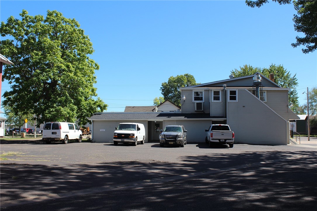 704 E Grand Avenue Property Photo 4