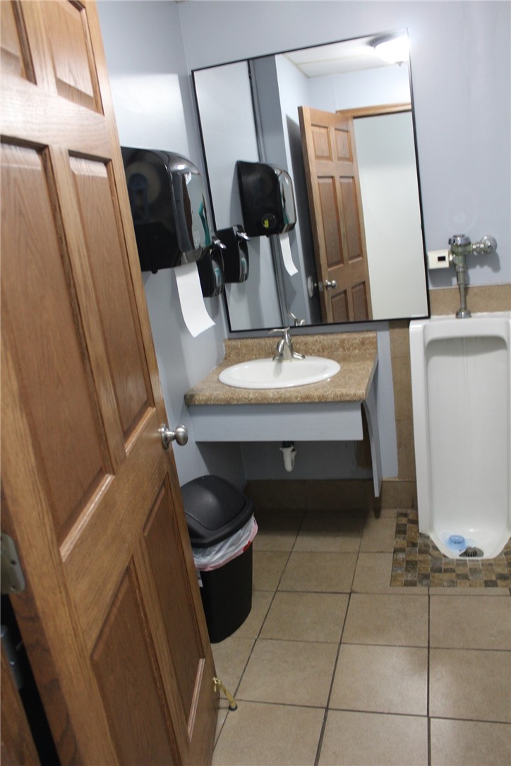 704 E Grand Avenue Property Photo 12