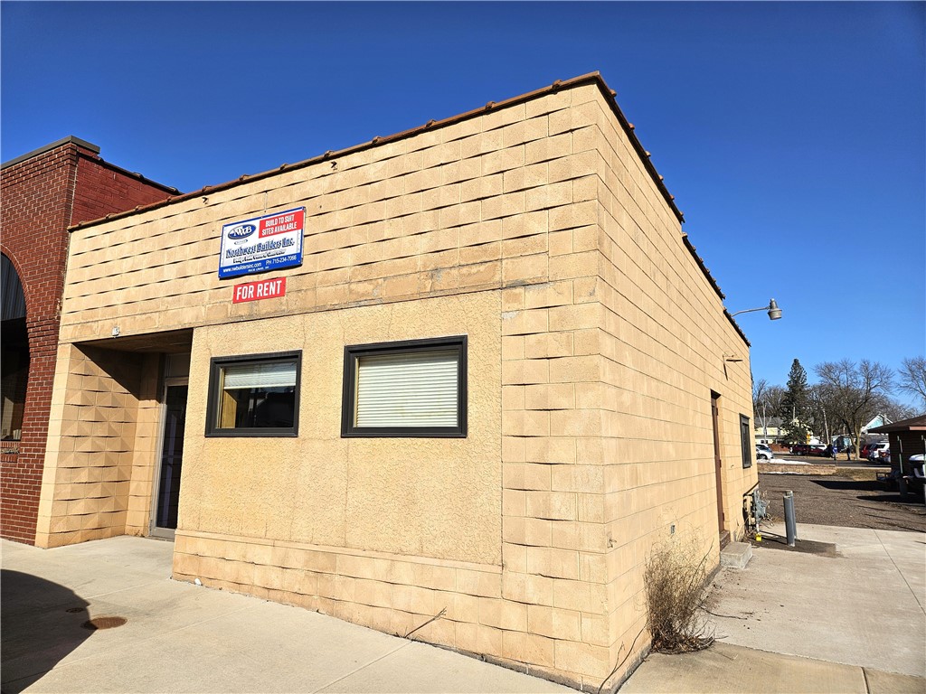 15 E Eau Claire Street Property Photo 1