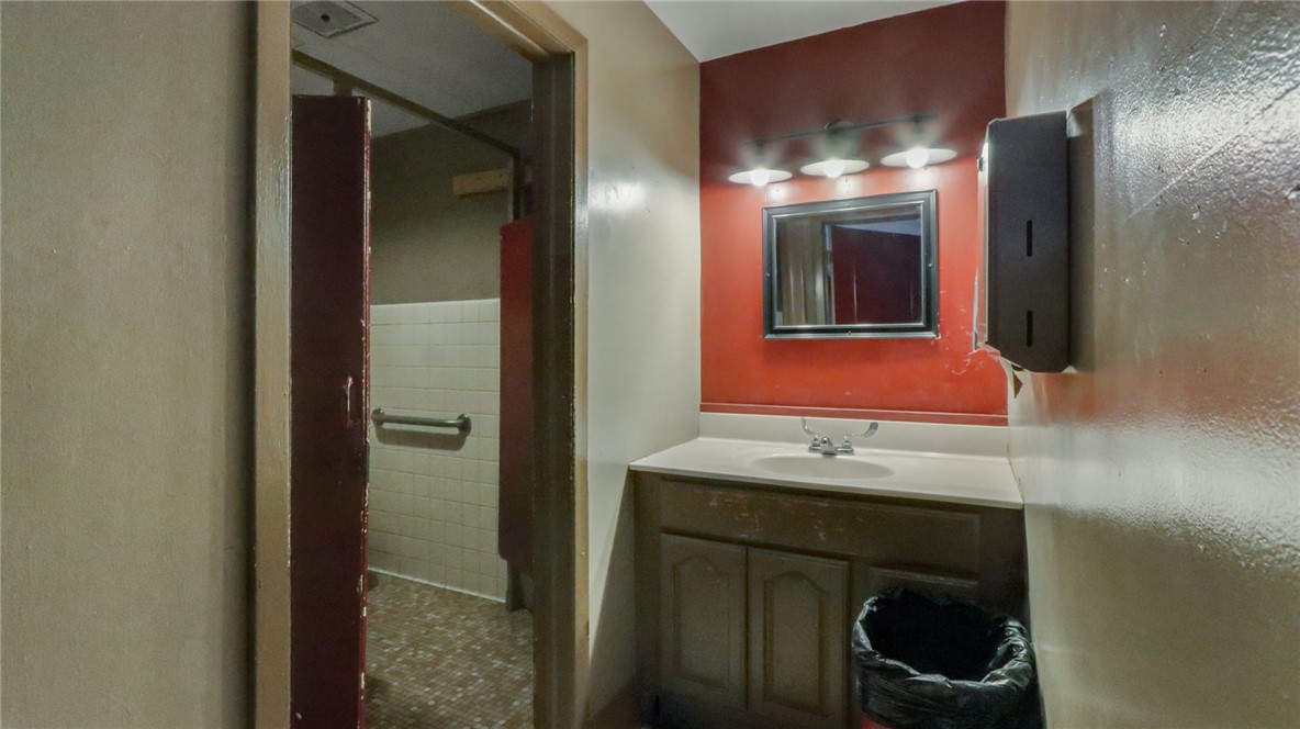 619 Broadway Street S Property Photo 16