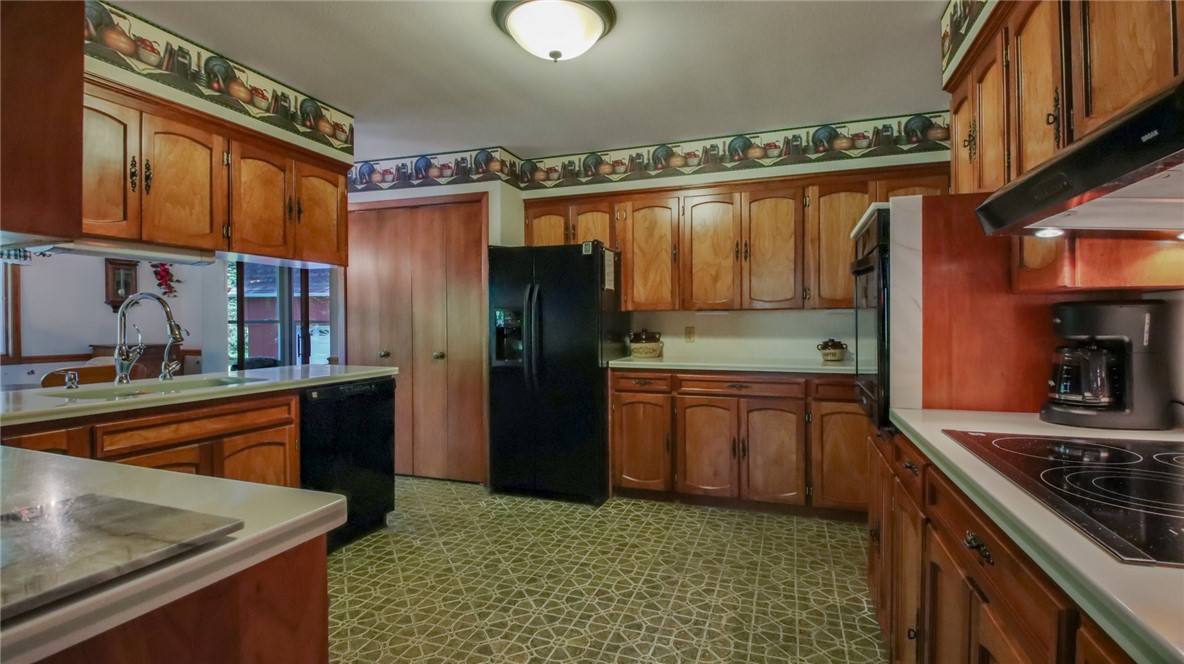 8821 W Bell Road Property Photo 11