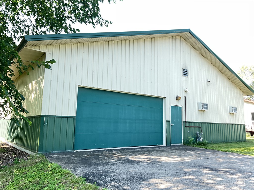 325 Woodlawn Avenue Property Photo 1