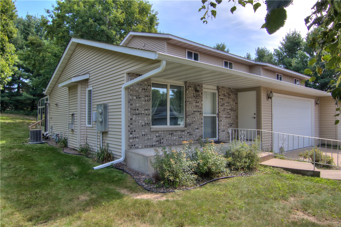 1108 Glades Drive Property Photo 1