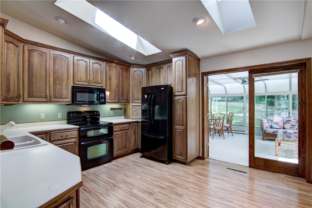1108 Glades Drive Property Photo 5