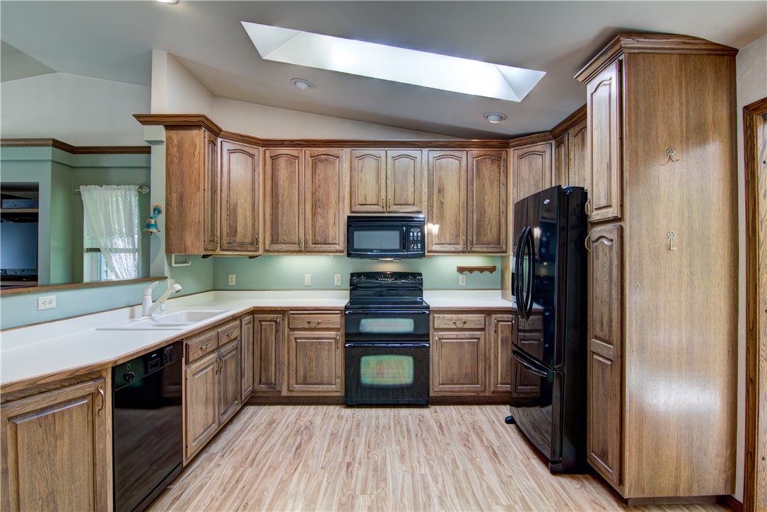1108 Glades Drive Property Photo 6