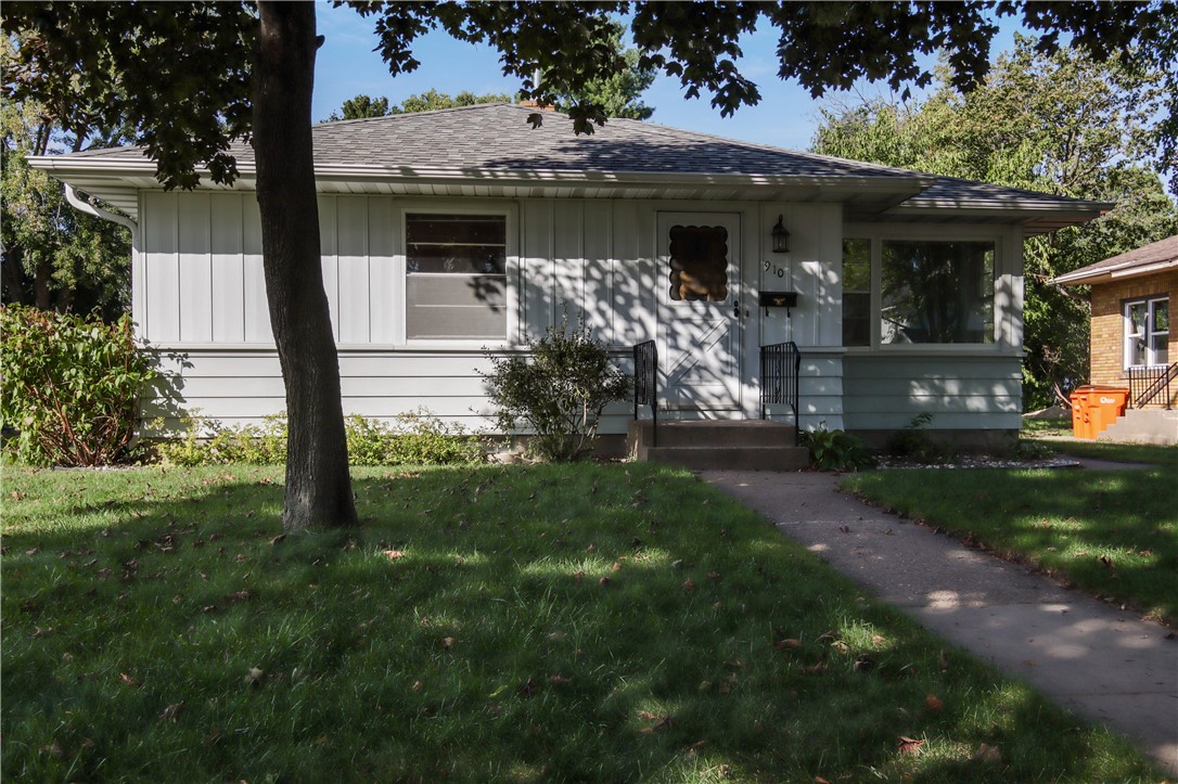 910 Maple Street Property Photo 1