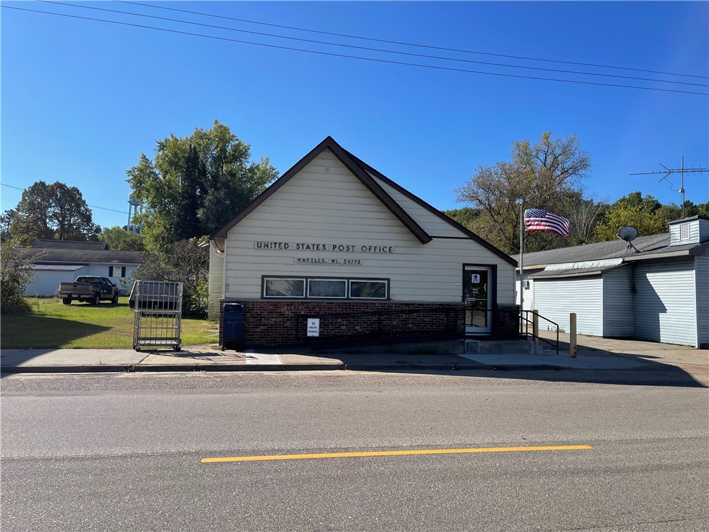 404 Main Avenue W Property Photo 1