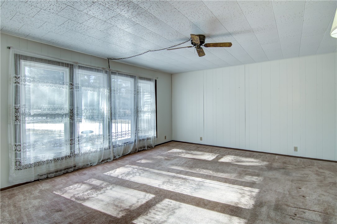 445 River Drive Property Photo 12