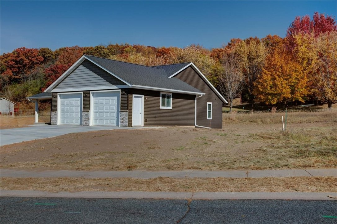 3754 Nicholas Drive Property Photo 3