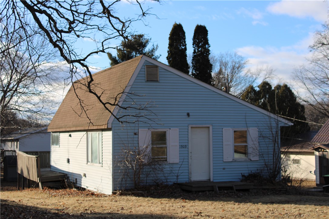 1909 W Second Property Photo 1