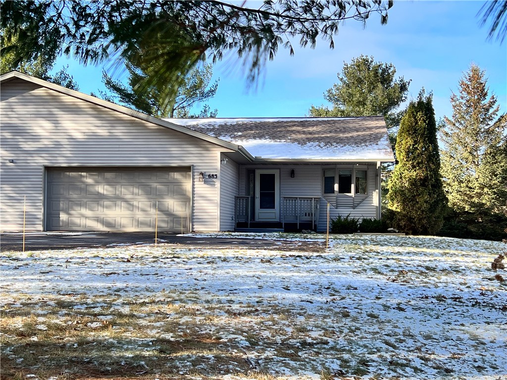 683 Oak Street Property Photo
