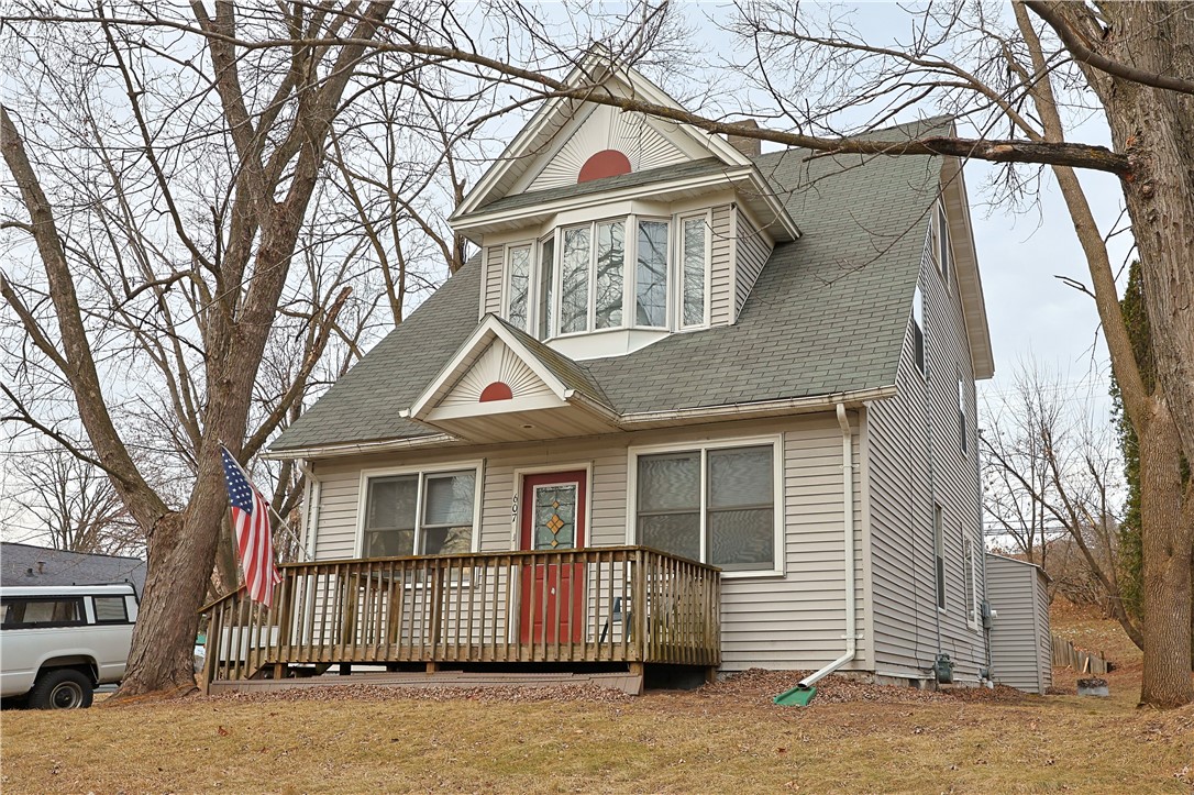 607 River Avenue E Property Photo