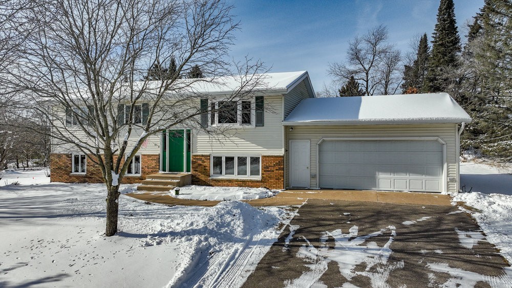 S10250 Minnesota Drive Property Photo
