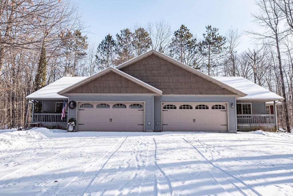 10290 & 10292 N Round Lake School Road Property Photo 1