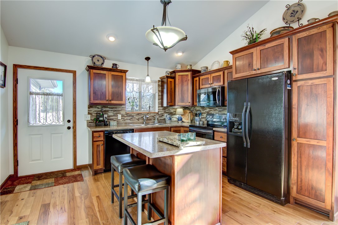 2417 Lake Court Property Photo 4