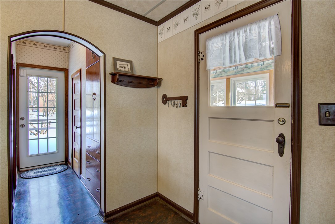 212 Moen Street Property Photo 2