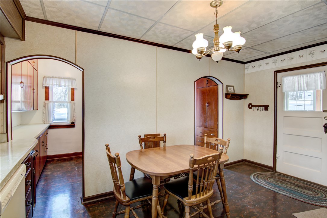 212 Moen Street Property Photo 6