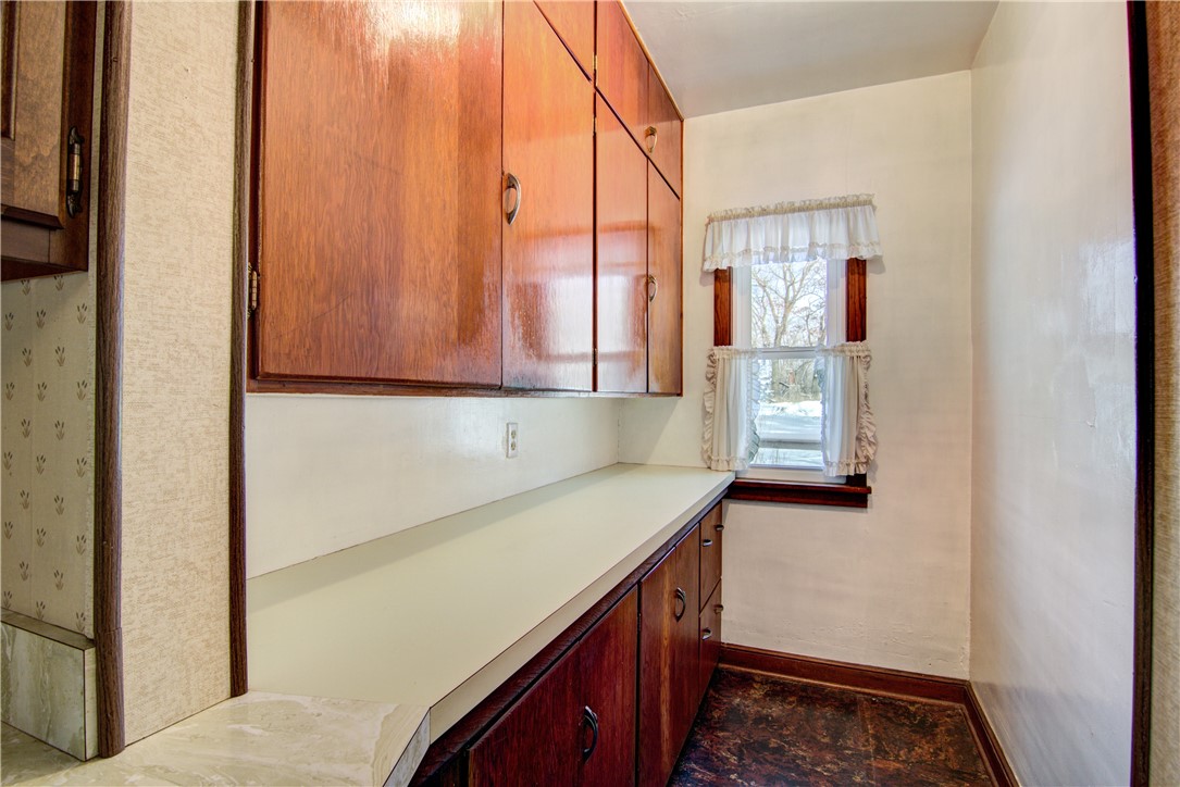 212 Moen Street Property Photo 7
