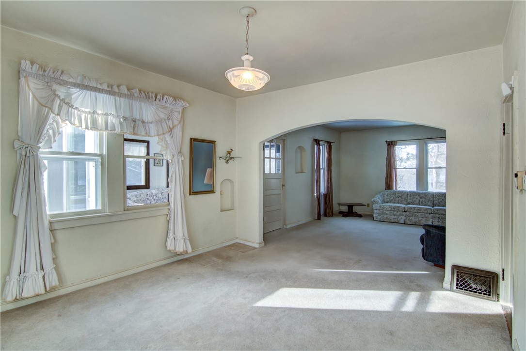 212 Moen Street Property Photo 11