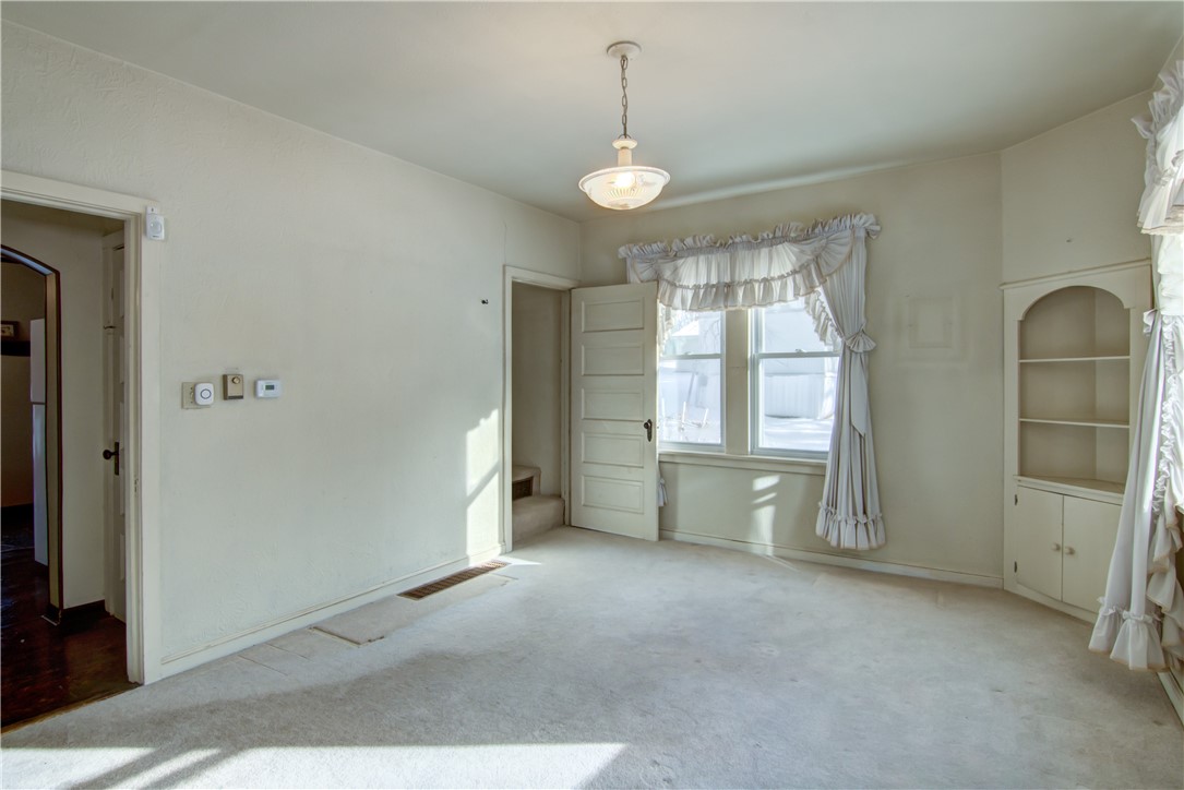212 Moen Street Property Photo 12
