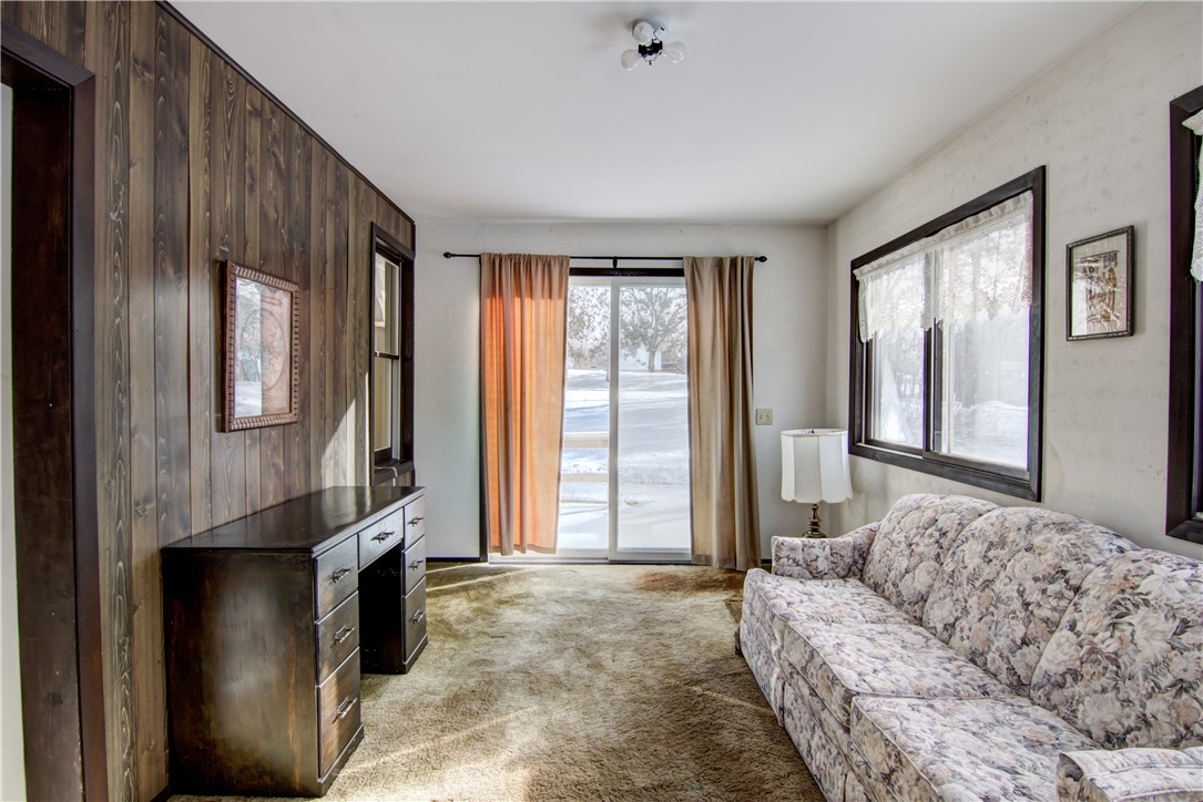 212 Moen Street Property Photo 14