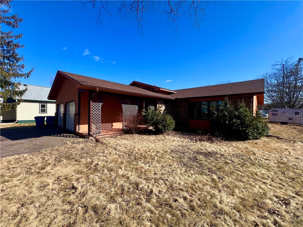 916 Duke Street Property Photo 2