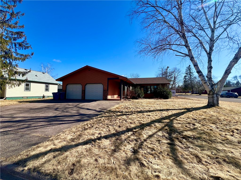 916 Duke Street Property Photo 3