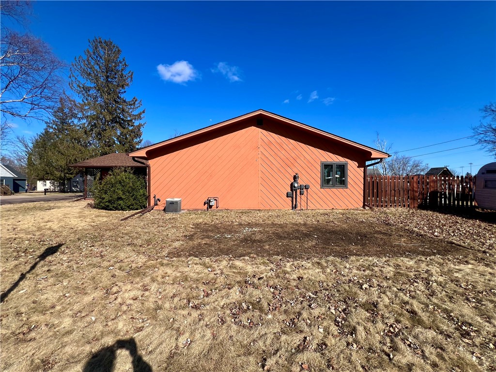 916 Duke Street Property Photo 5