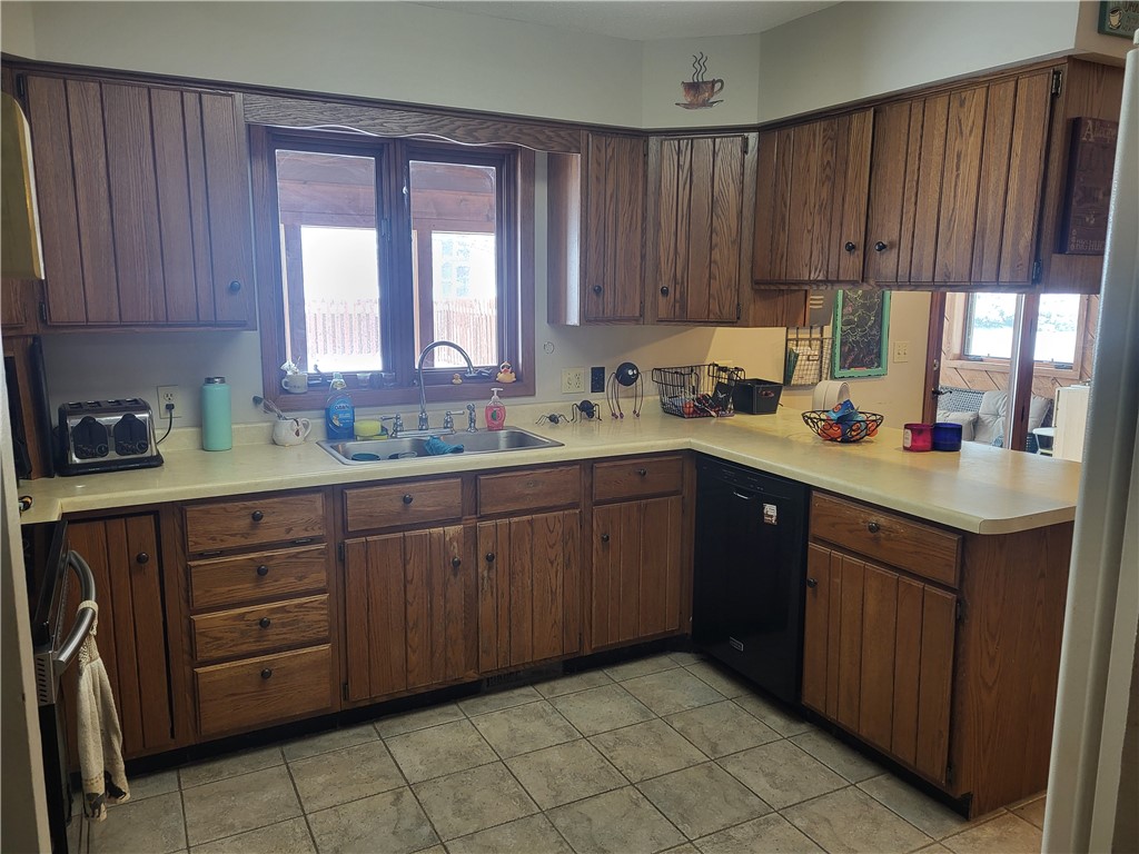 916 Duke Street Property Photo 6