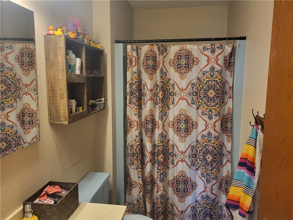 916 Duke Street Property Photo 20