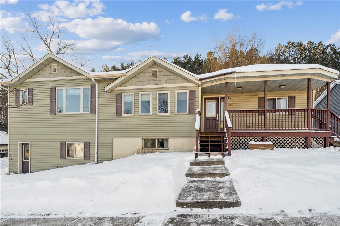 423 Maple Street Property Photo
