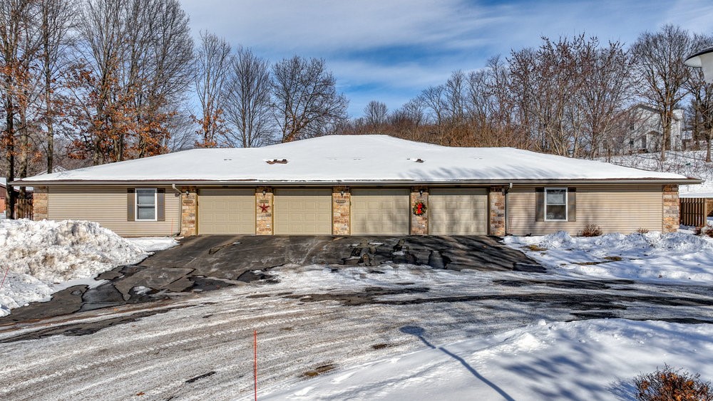3603 Oak Tree Lane Property Photo 2