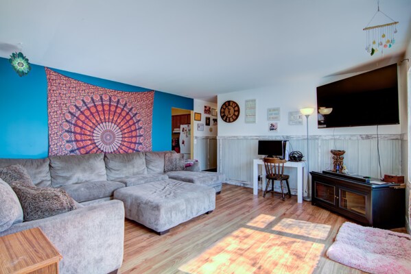 548 Roland Street Property Photo 2