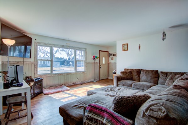 548 Roland Street Property Photo 3