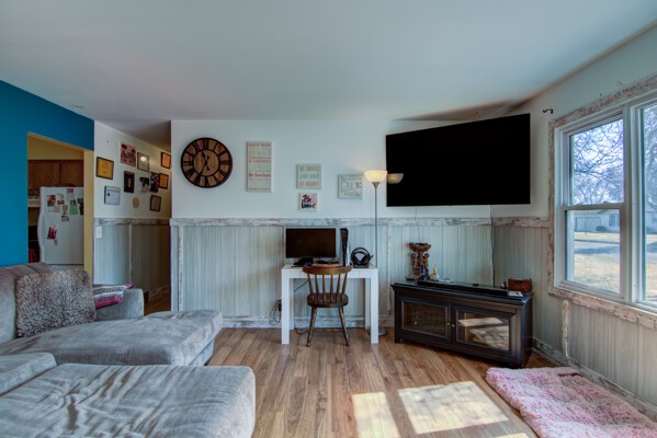 548 Roland Street Property Photo 4