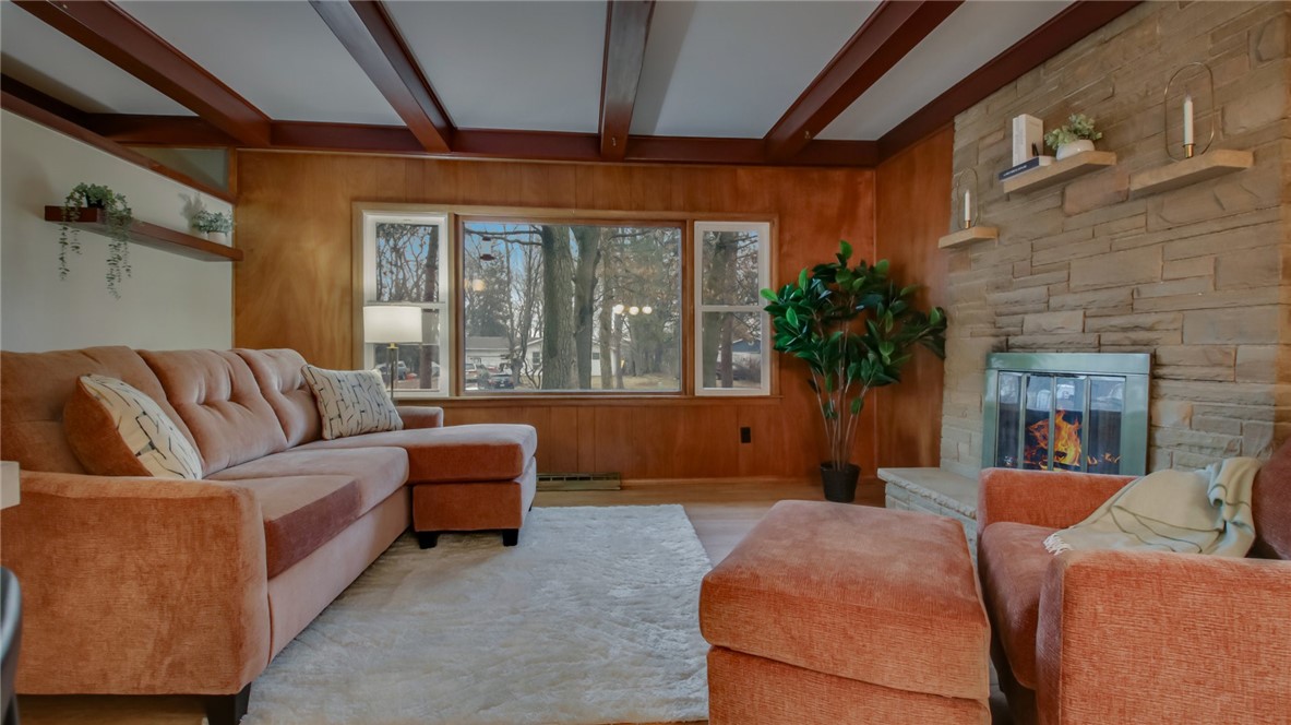 2114 115th Street Property Photo 3