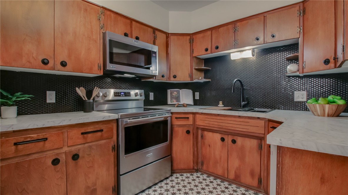 2114 115th Street Property Photo 8