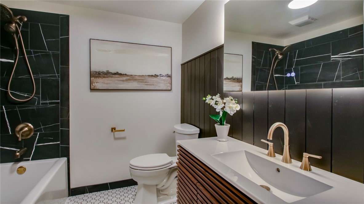 2114 115th Street Property Photo 13
