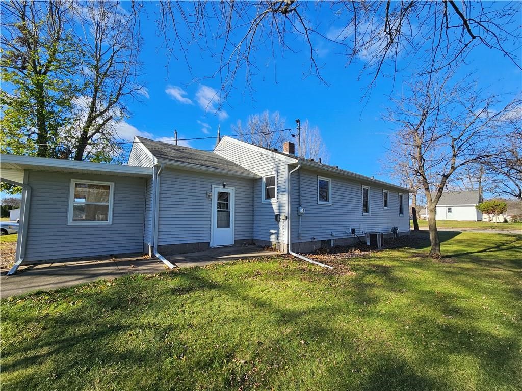 203 S Peterson Avenue Property Photo 4