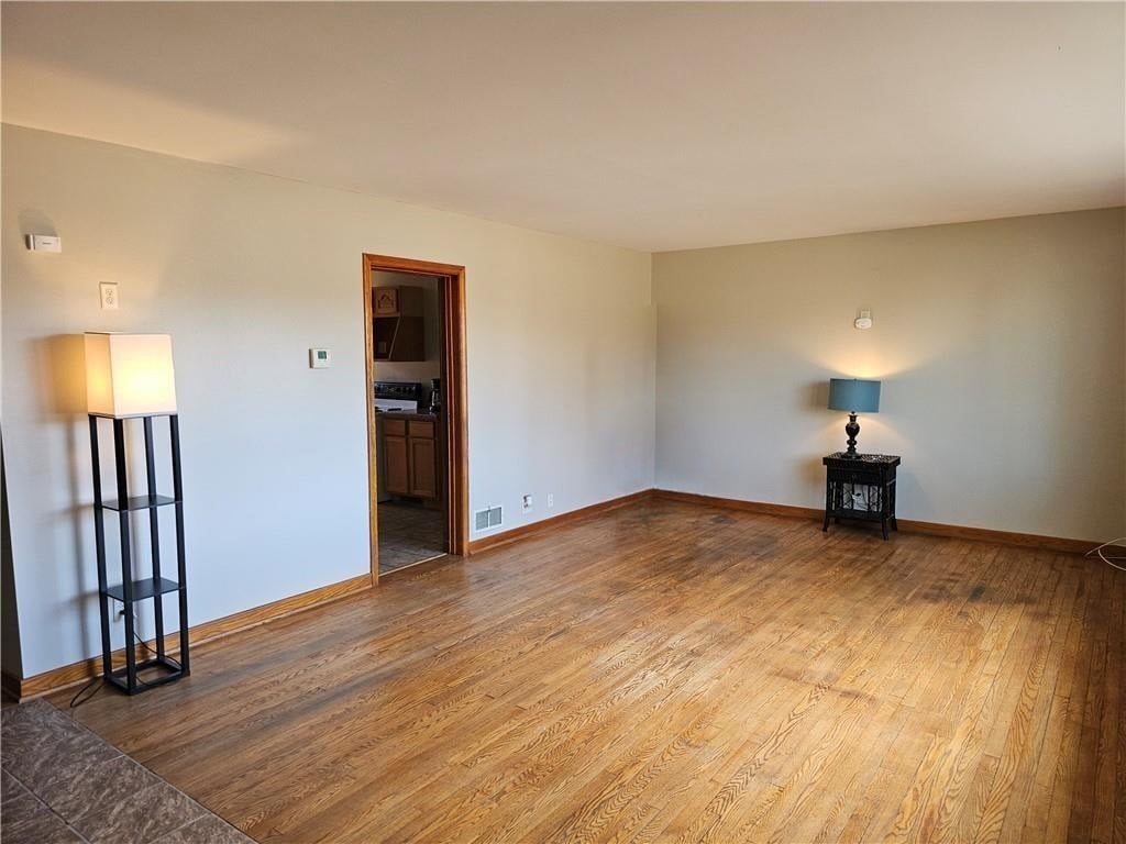 203 S Peterson Avenue Property Photo 5