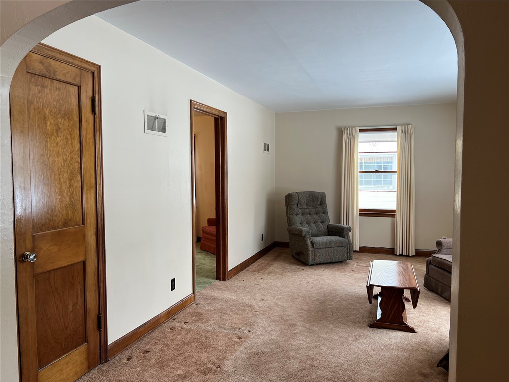 121 E Truman Avenue Property Photo 5