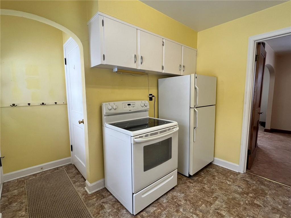 121 E Truman Avenue Property Photo 11