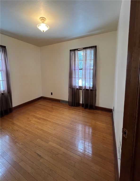121 E Truman Avenue Property Photo 15