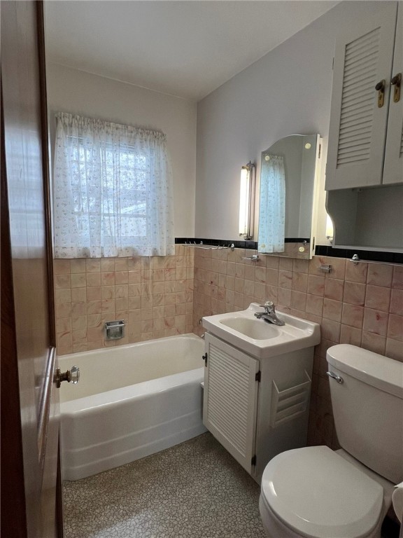 121 E Truman Avenue Property Photo 18