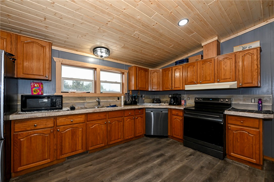 1202 Badger Street Property Photo 8