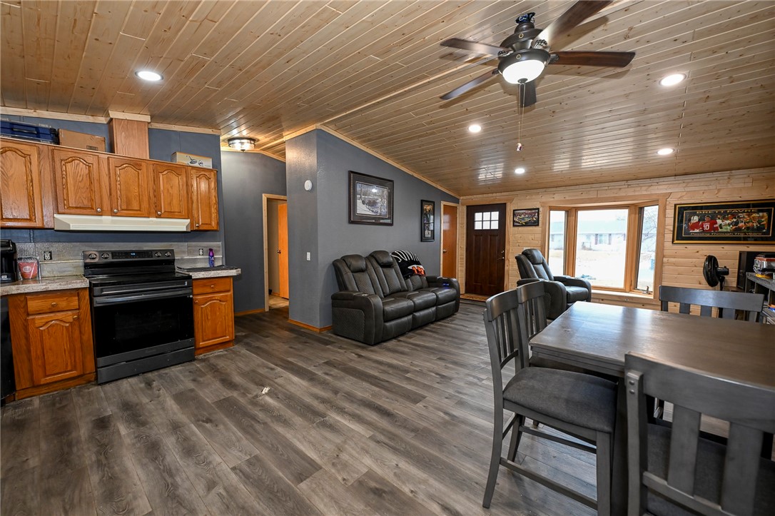 1202 Badger Street Property Photo 9
