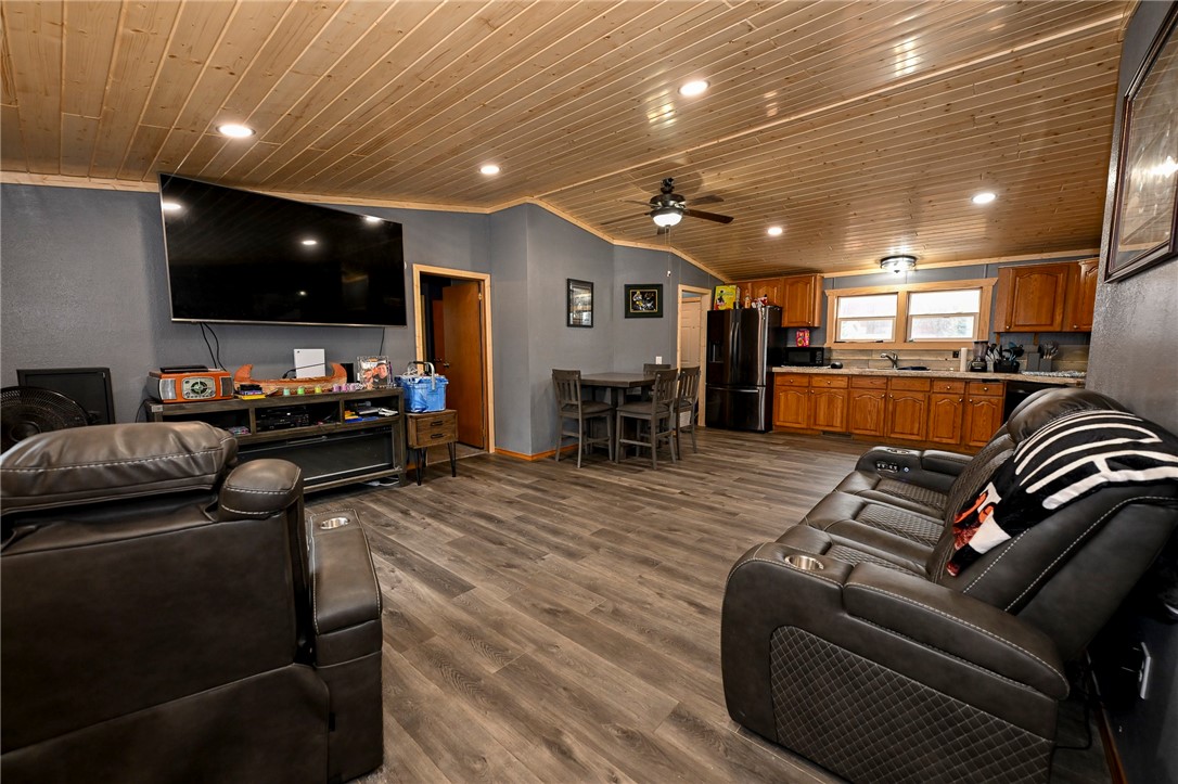 1202 Badger Street Property Photo 12