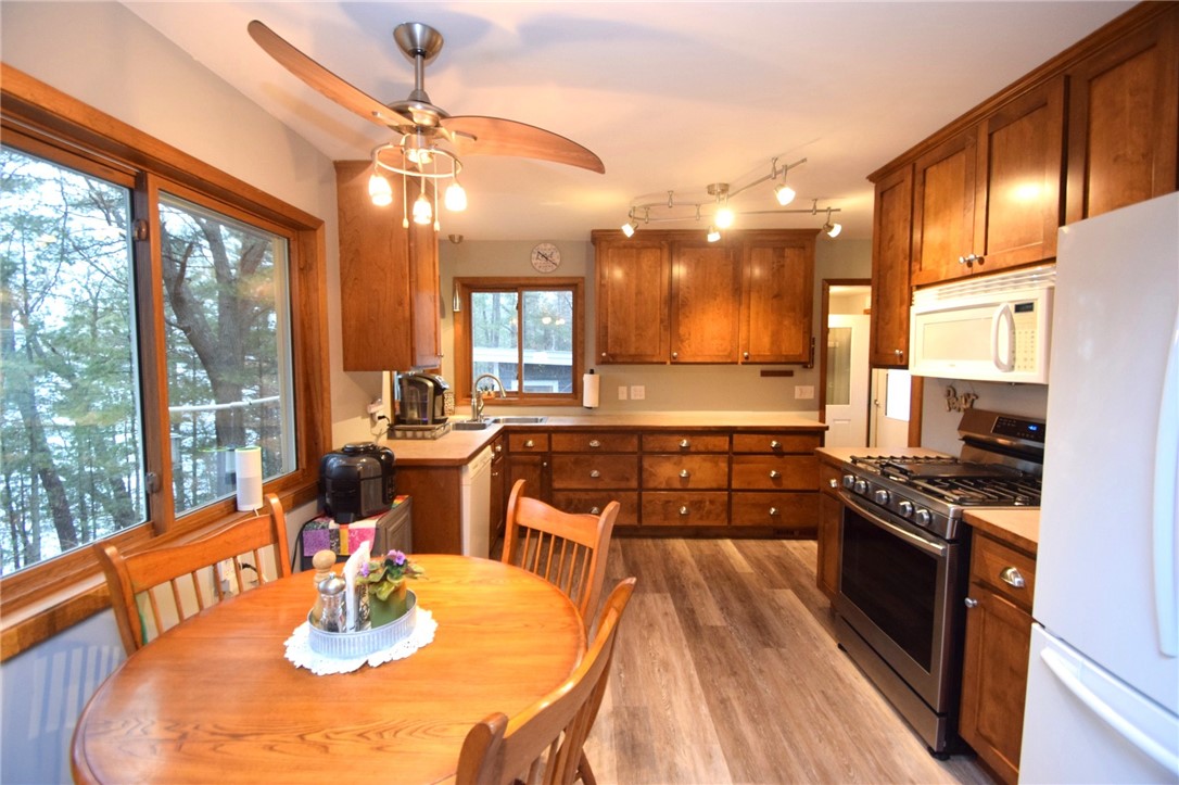 5273 State Road 70 Property Photo 9