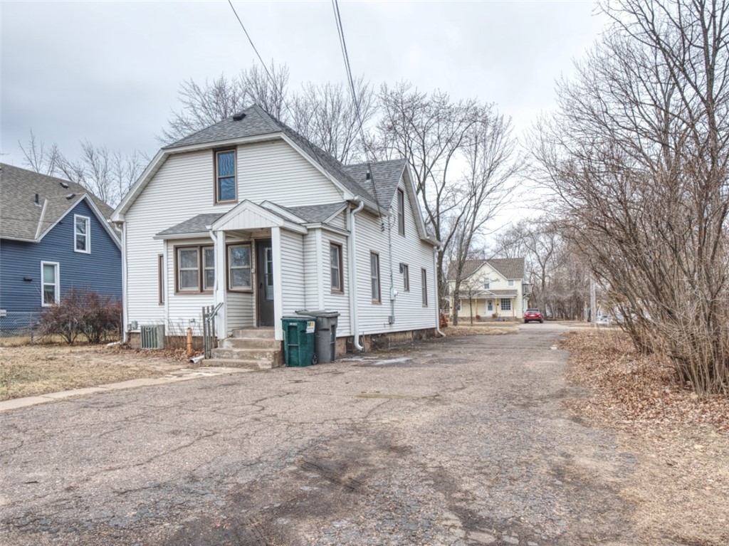 2737 3rd Street Property Photo 2
