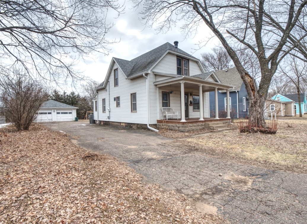 2737 3rd Street Property Photo 3